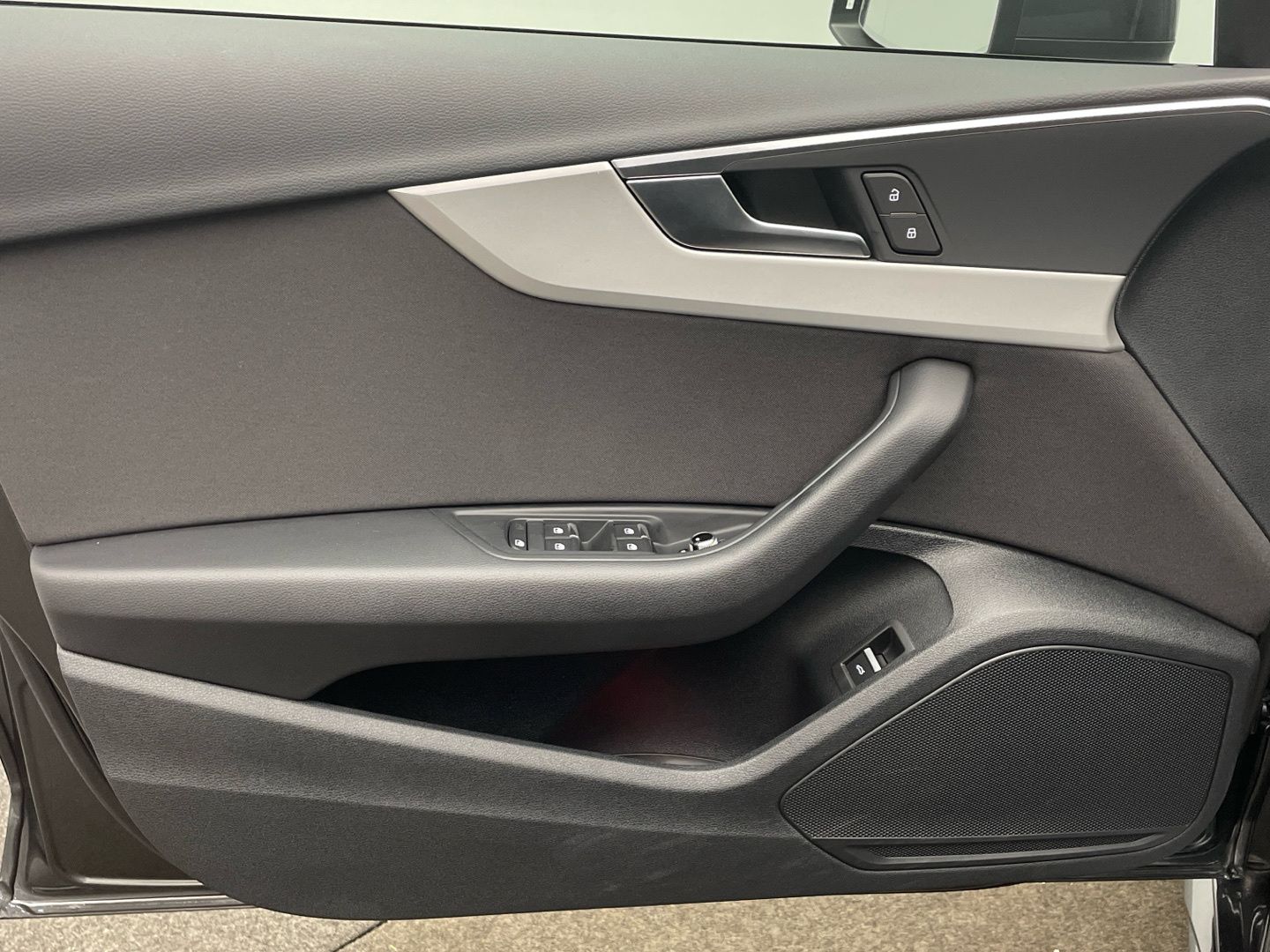 Audi A4 Avant S line 45 TFSI quattro - Samsaru's Car Outlet