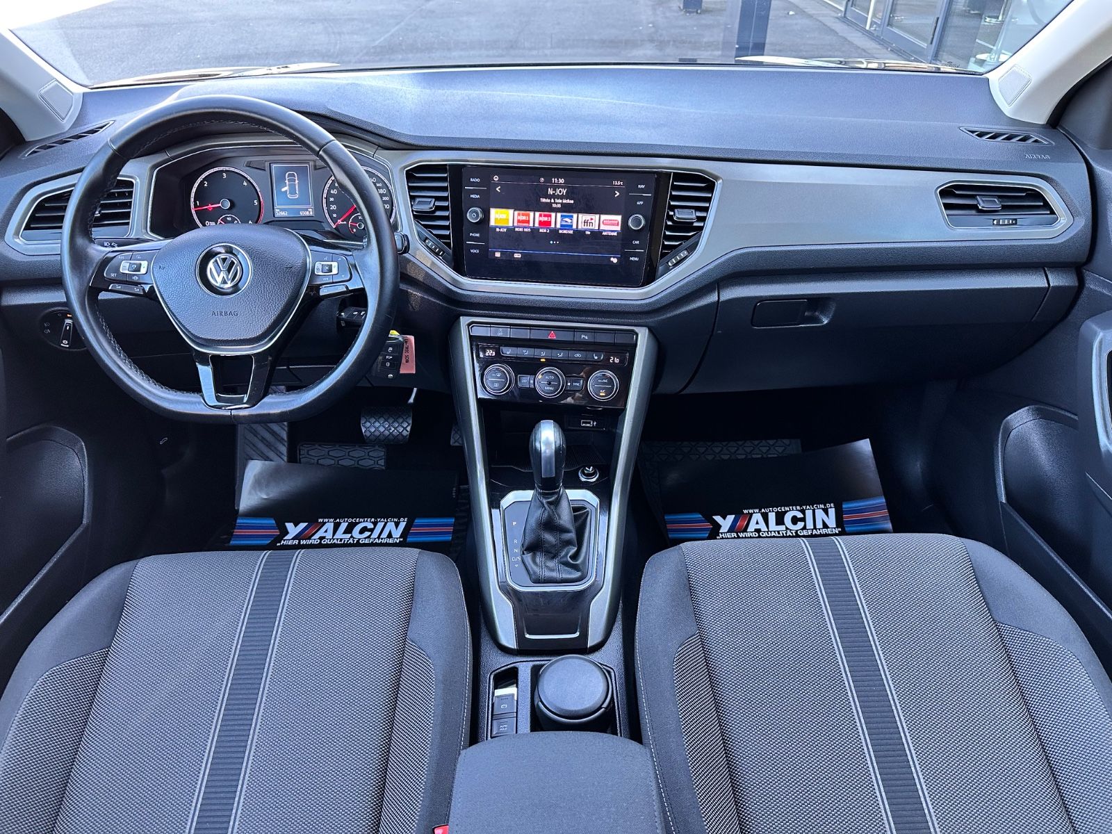 Volkswagen T-Roc 2.0 TDI SCR DSG Style - Samsaru's Car Outlet