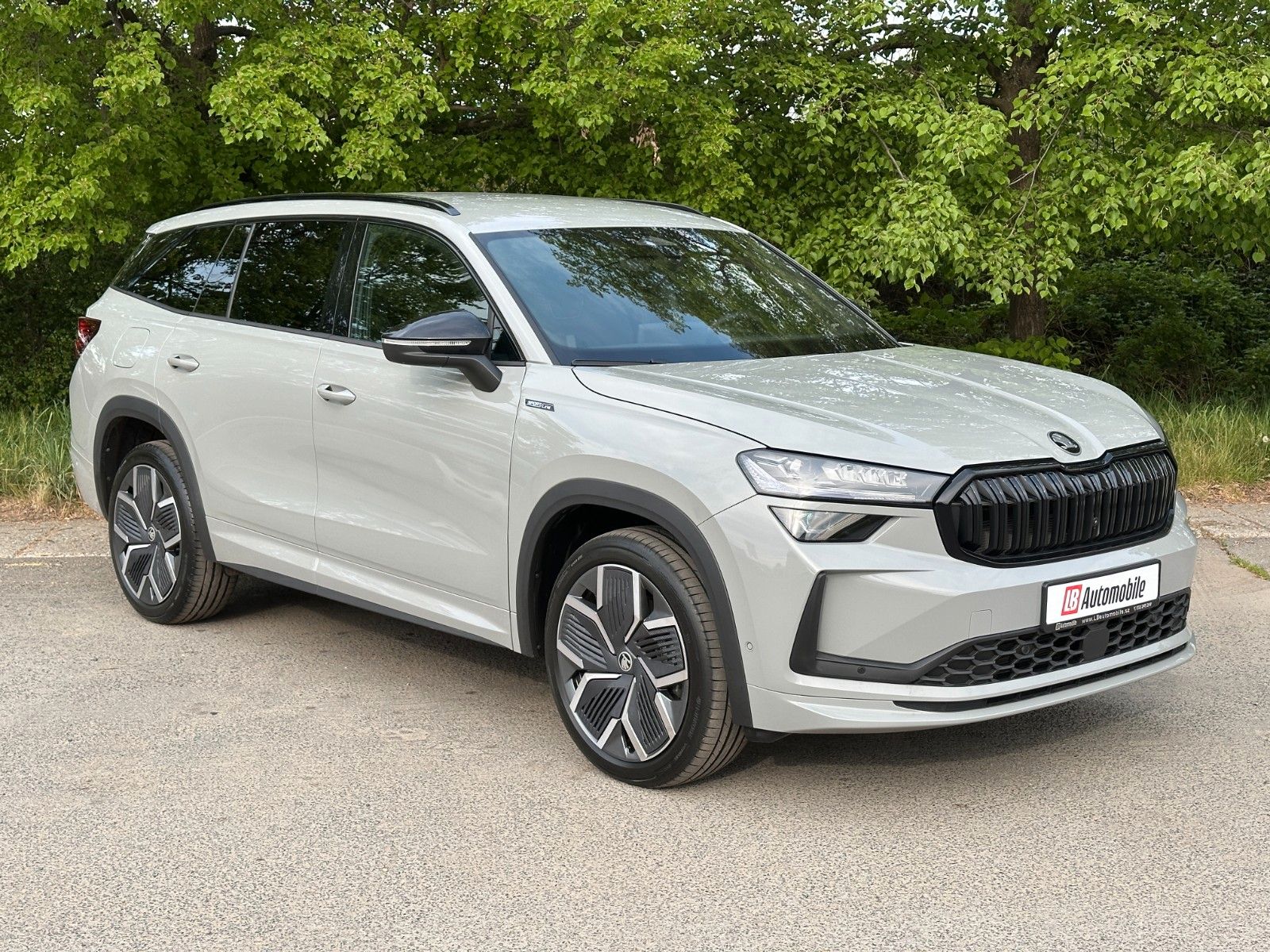 Skoda Sportline 4x4 NAVI STHZ CANTON DCC+ eHK LM20"AHK
