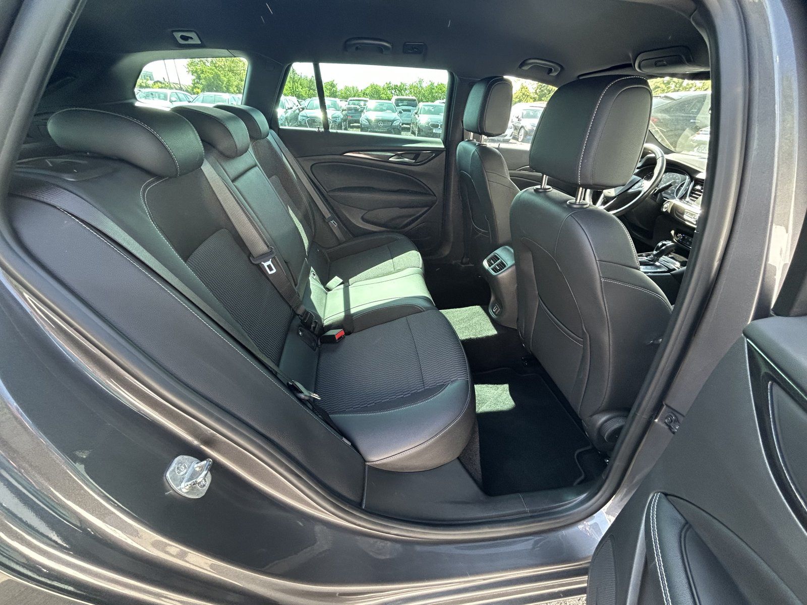 Opel Insignia 2.0 CDTI Business - Samsaru's Car Outlet