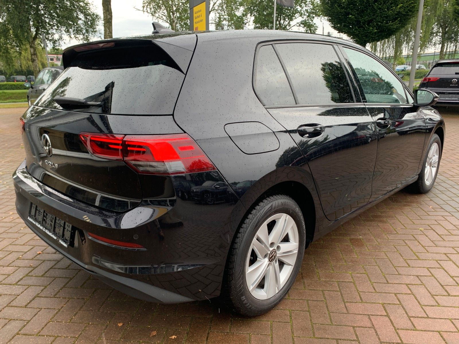 Volkswagen Golf - Samsaru's Car Outlet