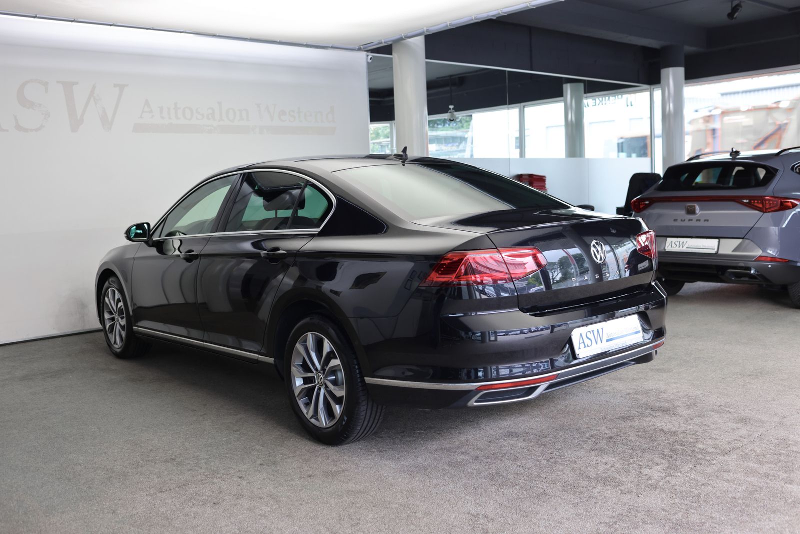 Volkswagen Passat LIMOUSINE 1.5 TSI ELEGANCE - Samsaru's Car Outlet