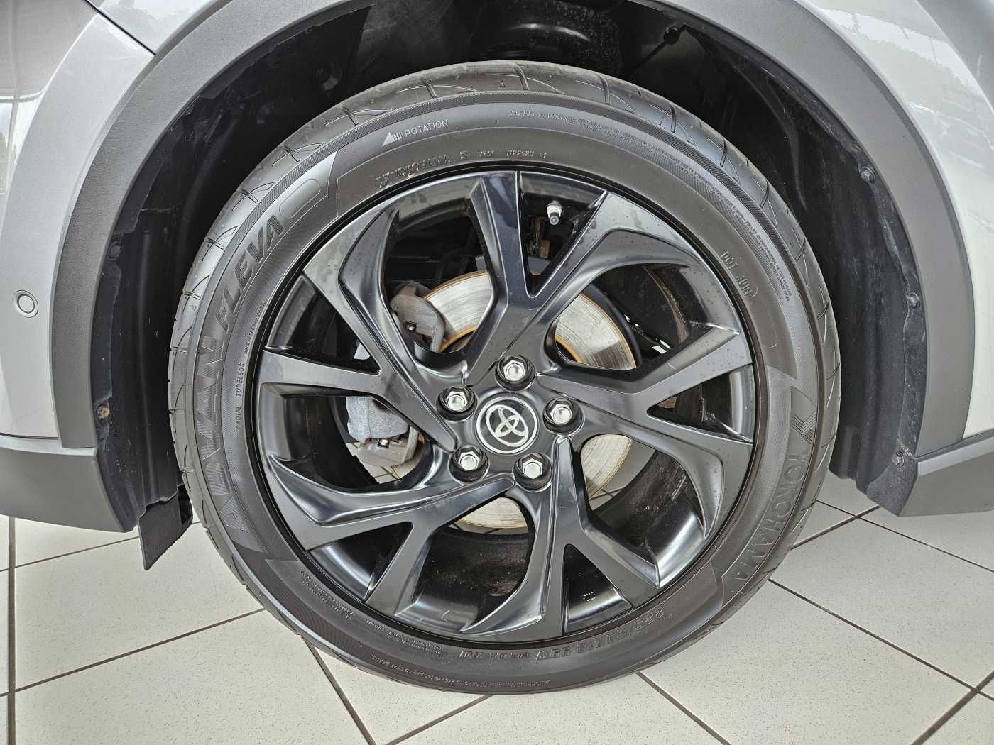Toyota C-HR Hybrid Style - Samsaru's Car Outlet