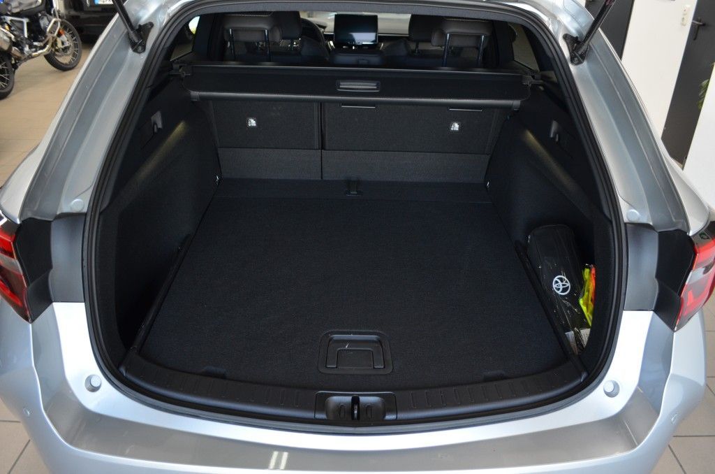 Toyota Corolla TS 1.8 Hybrid - Samsaru's Car Outlet