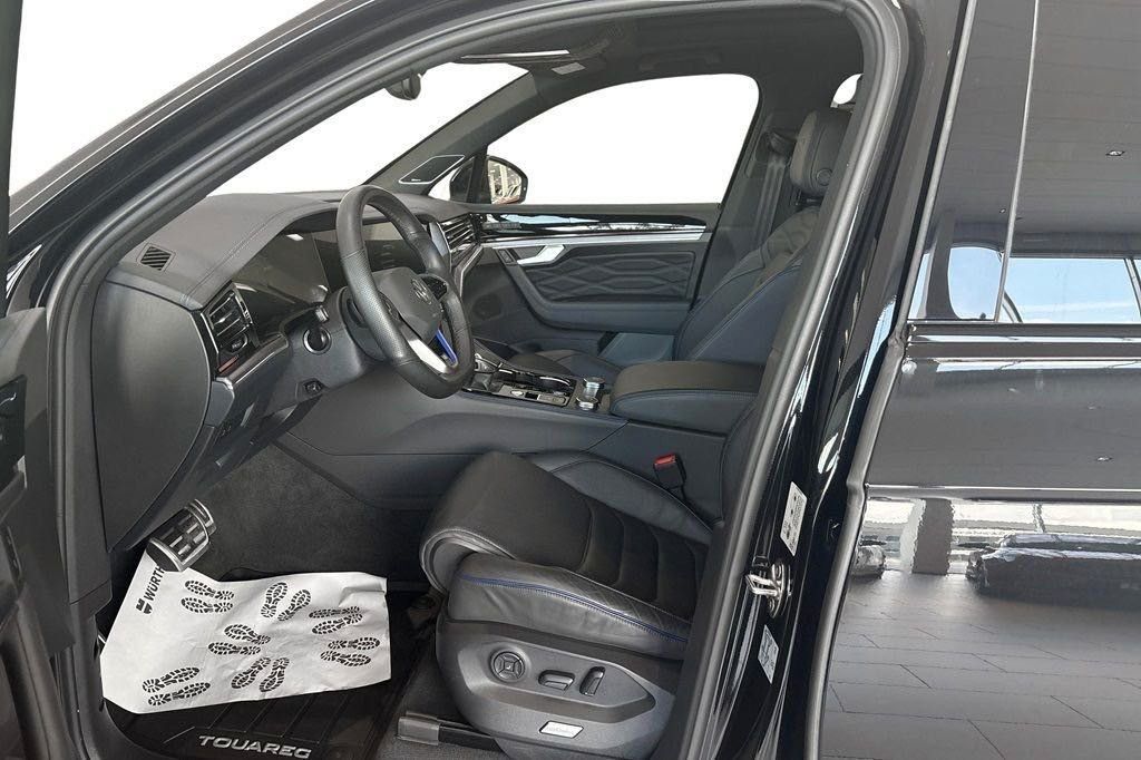 Volkswagen Touareg R 3.0 TSI V6 eHybrid 4Motion - Samsaru's Car Outlet