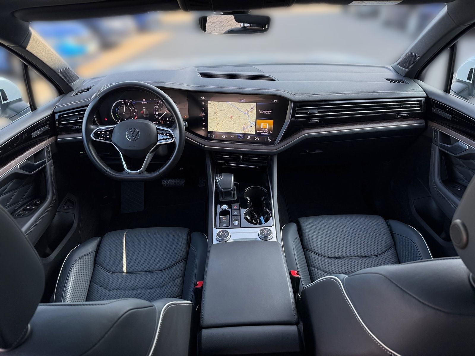 Volkswagen Touareg Atmosphere - Samsaru's Car Outlet