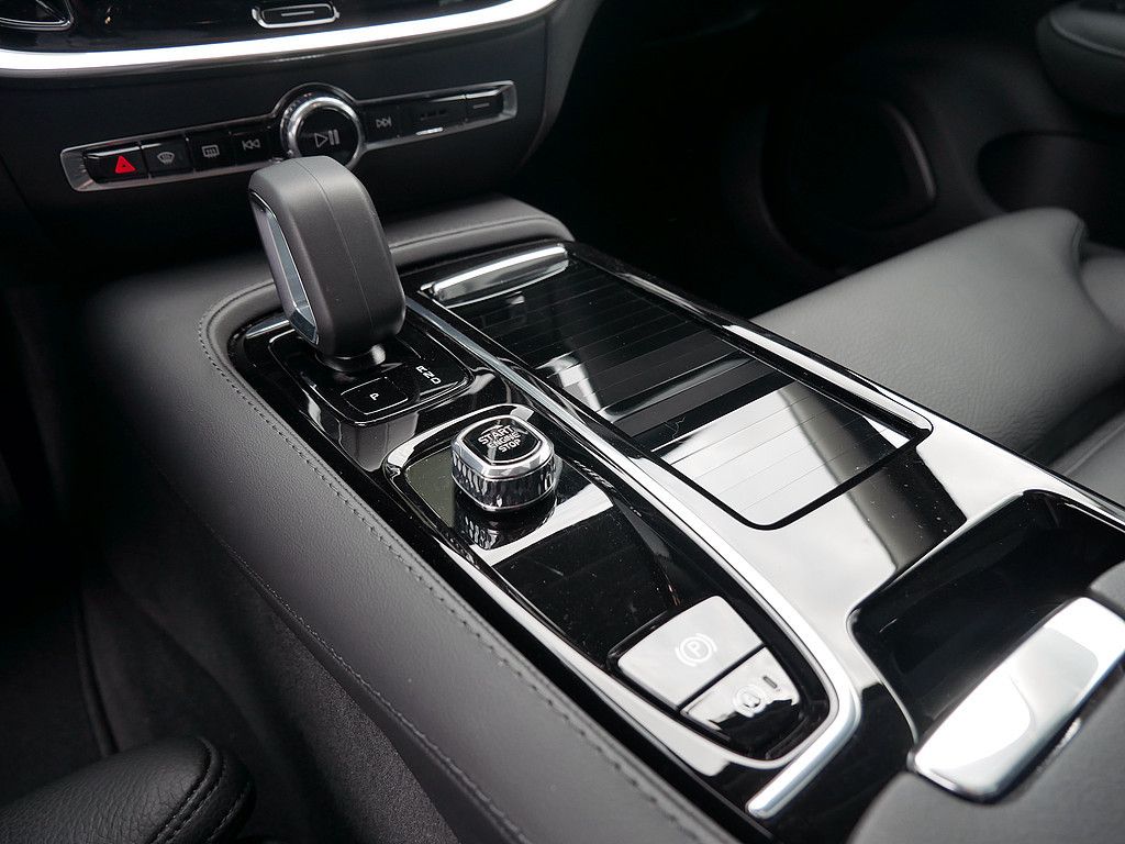 Volvo S60 T8 Twin Engine AWD Ultimate Dark Plug-InE6