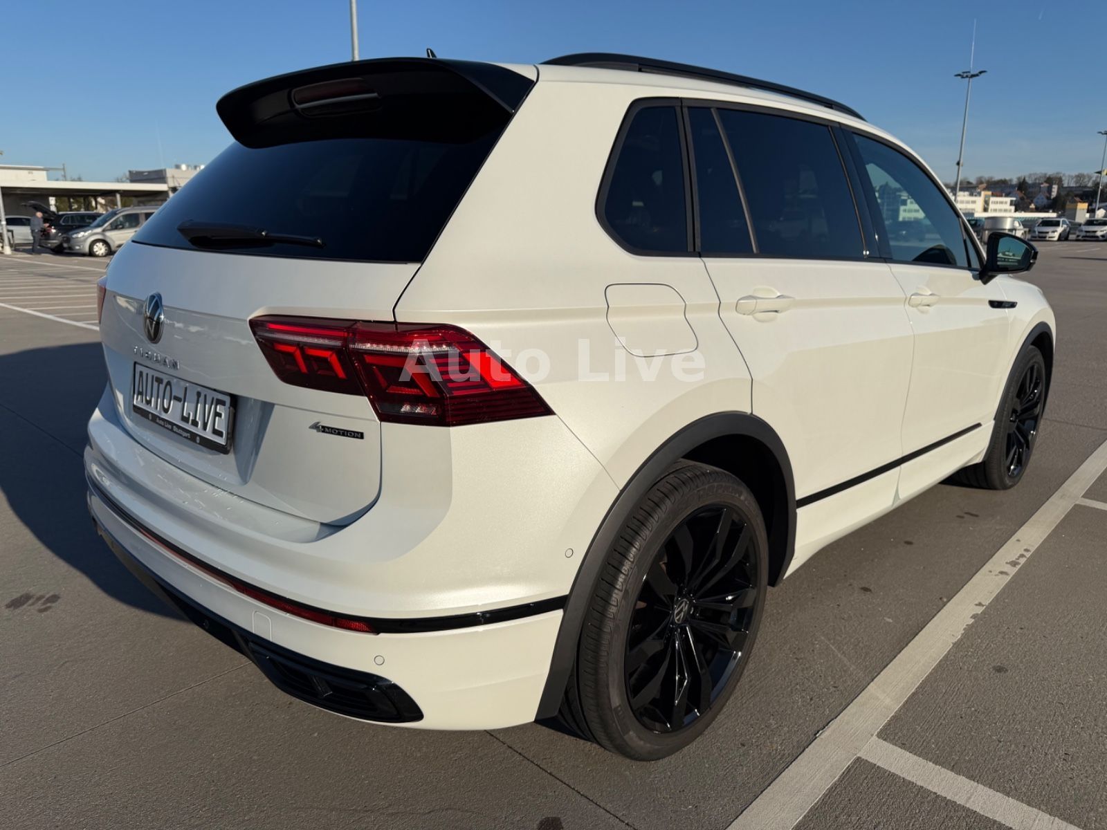 Volkswagen Tiguan 2.0 TDI*4M*DSG*R LINE*PANO*IQ-LED*AHK*VOL