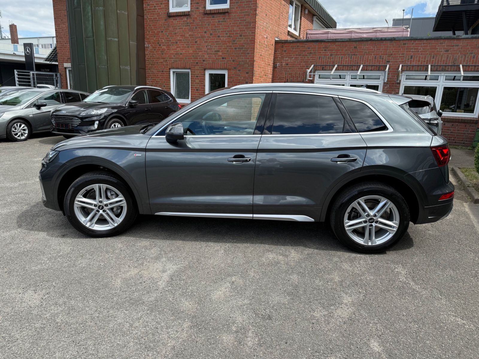 Audi Q5 40 TDI quattro S line - Samsaru's Car Outlet