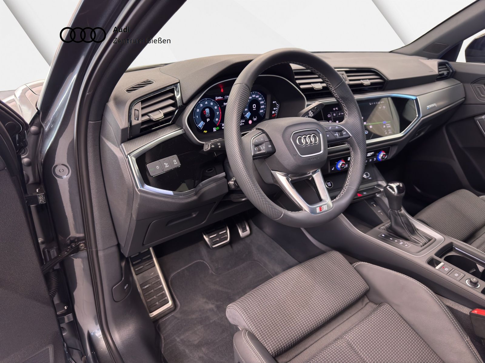 Audi Q3 40 TFSI quattro S line Black - Samsaru's Car Outlet