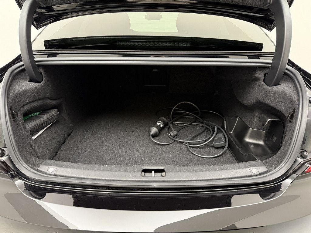 Volvo S90 T8 Ultimate Dark Plug-In Hybrid AWD