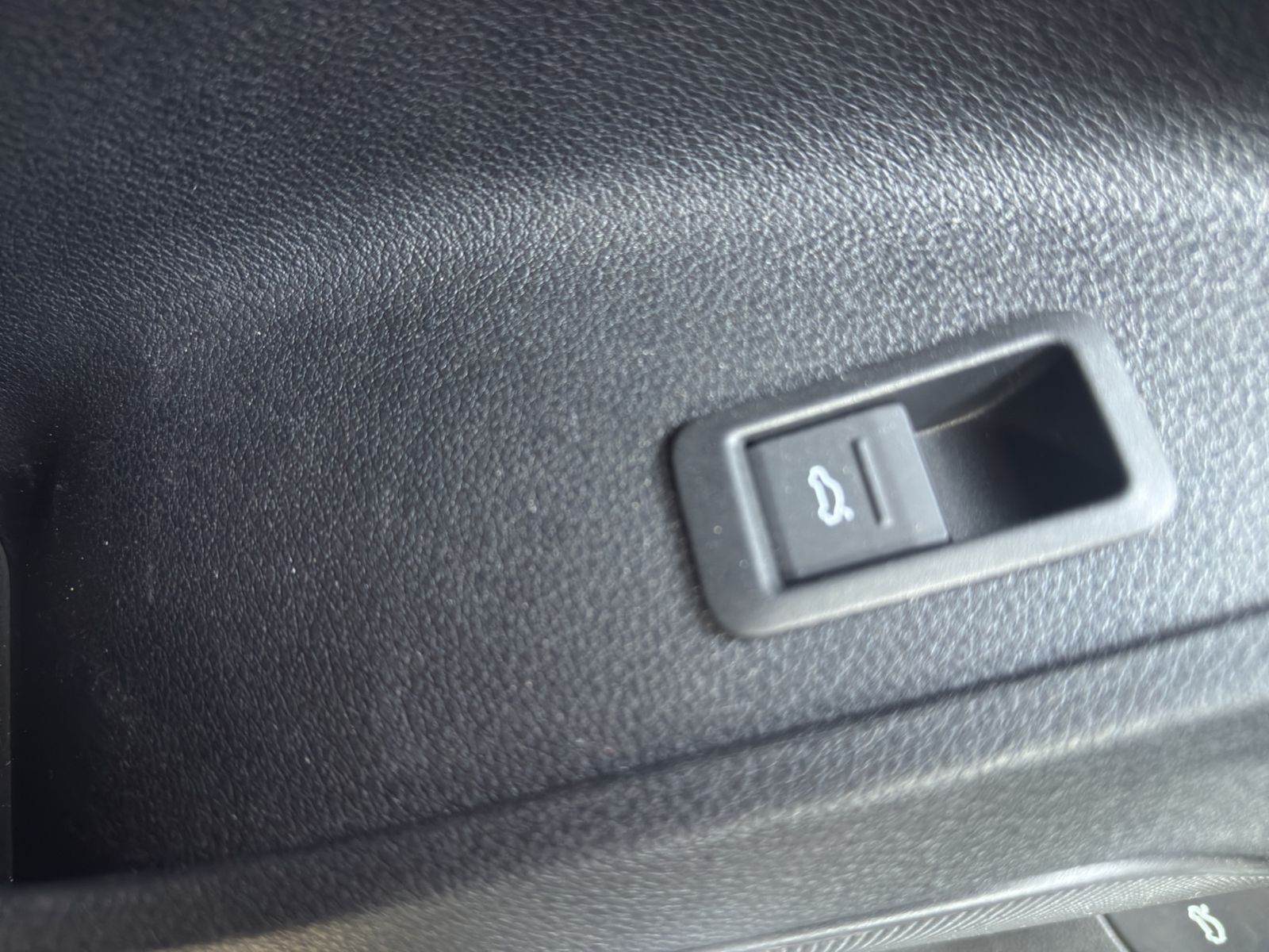 Audi Q3 40 TDI QUATTRO S-LINE+AHK+NAVI+MATRIX