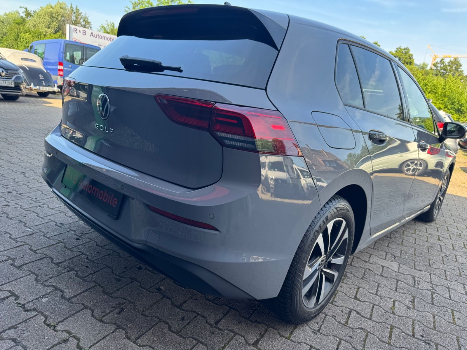 Volkswagen Golf VIII Lim. United - Samsaru's Car Outlet
