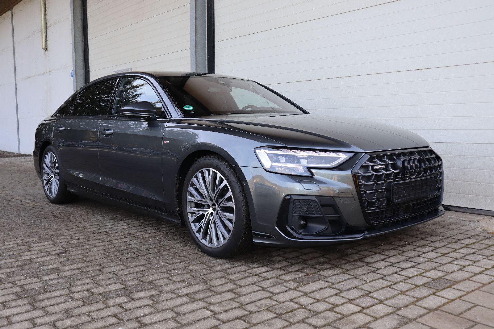 Audi A8L 60 TFSI e lang exclusive S-Line - Samsaru's Car Outlet