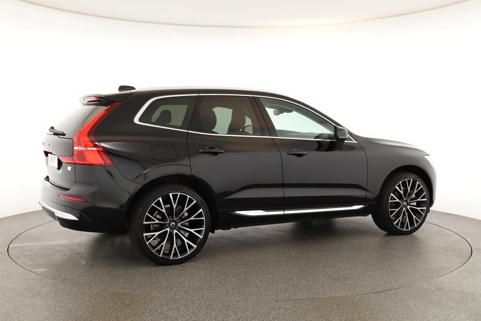 Volvo XC60 Recharge T6 AWD Core Pano Kam STHZ 20" AHK