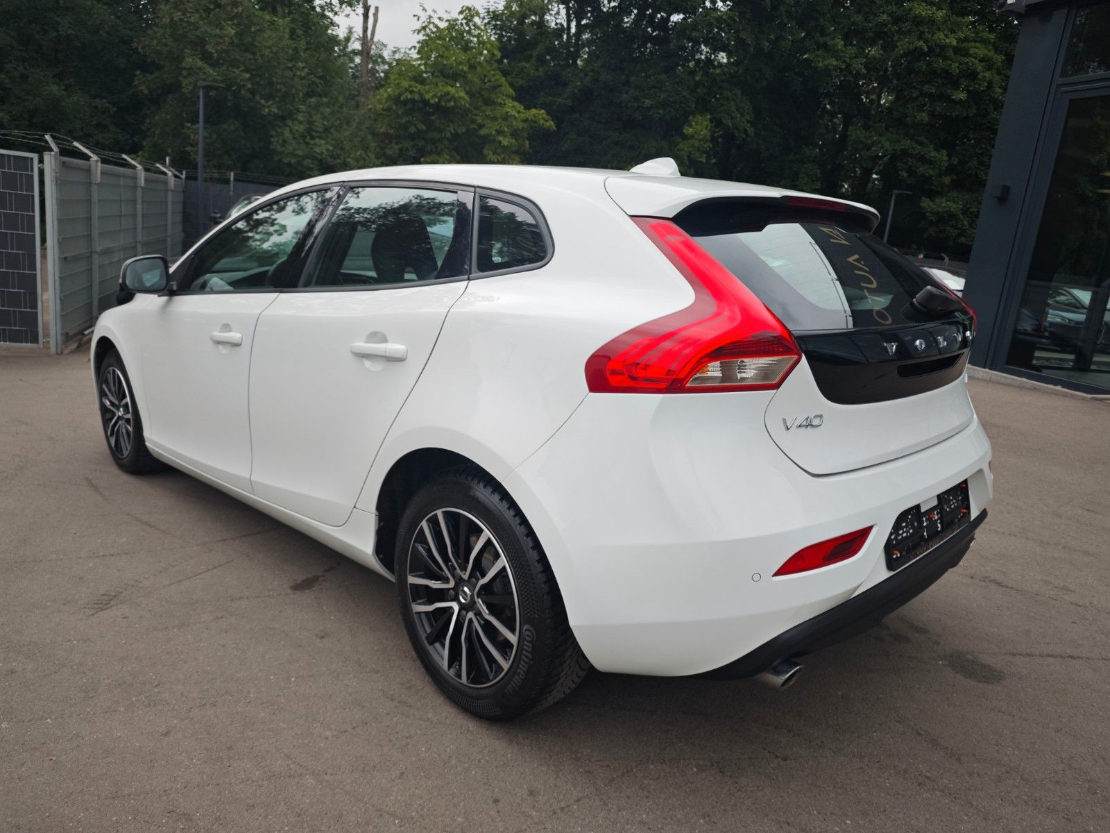 Volvo V40 2.0d MOMENTUM*NAVI*PDC*VOLL-LED*KLIMAAUTO.*