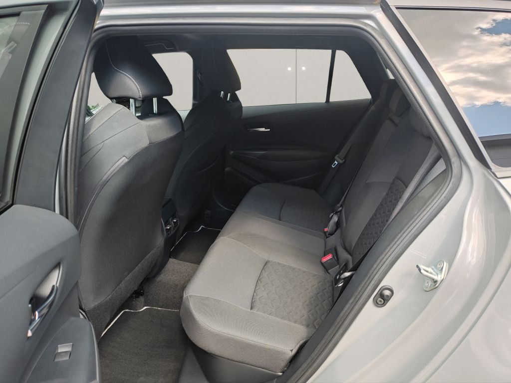 Toyota Corolla 1.8 Hybrid - Samsaru's Car Outlet