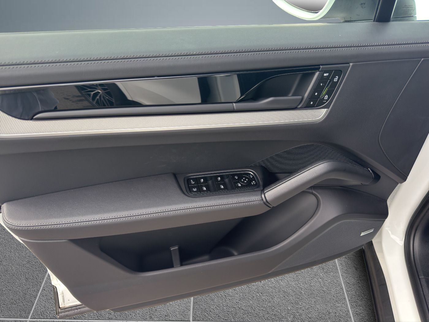Porsche Cayenne E-Hybrid Coupe | Surround View |