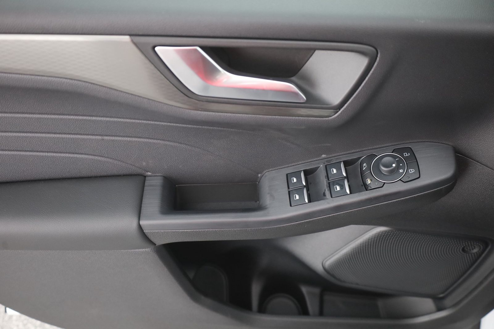 Ford Kuga 1.5 EB Titanium Aut. - Samsaru's Car Outlet