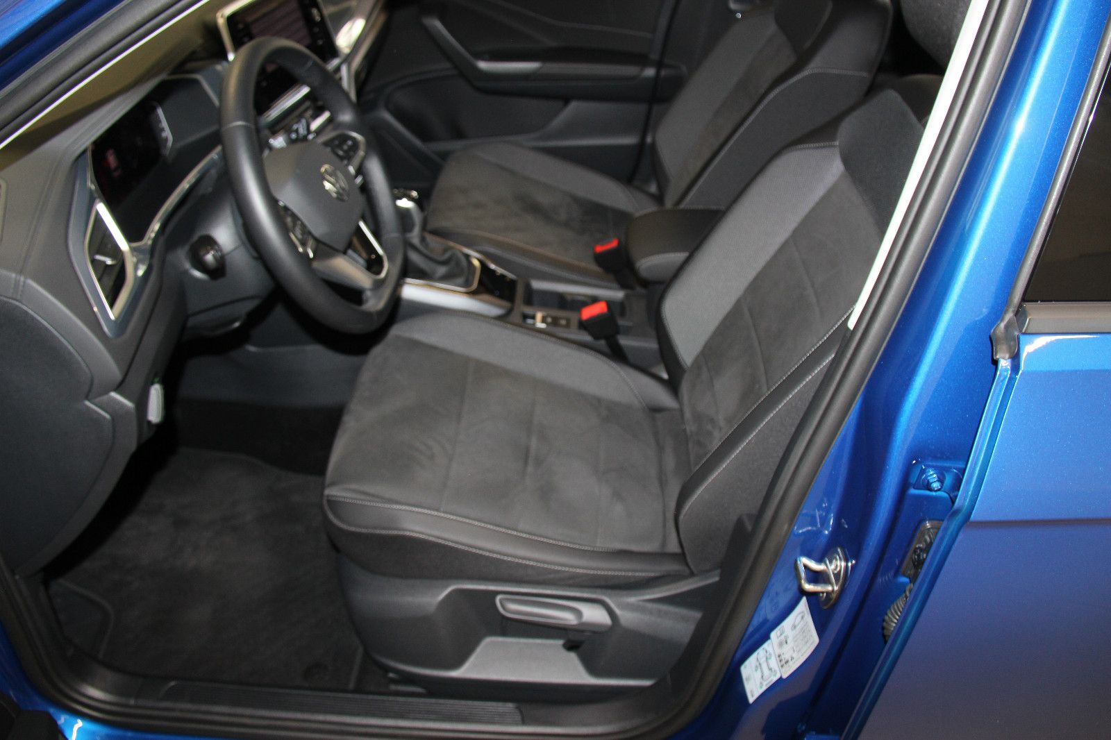 Volkswagen T-Roc Style 1.5 TSI DSG - Samsaru's Car Outlet