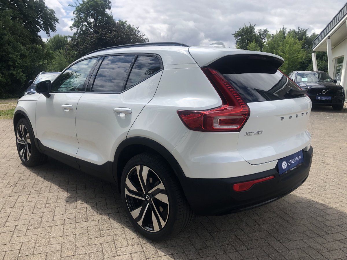 Volvo XC40 B4 Plus Dark - Samsaru's Car Outlet