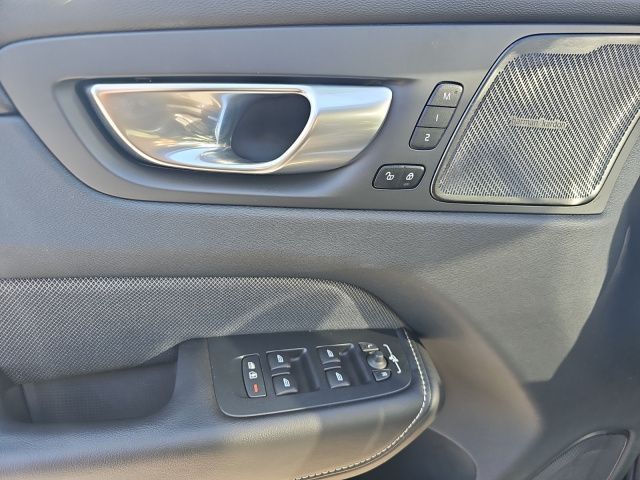Volvo XC60 B5 B AWD Plus Dark - Samsaru's Car Outlet