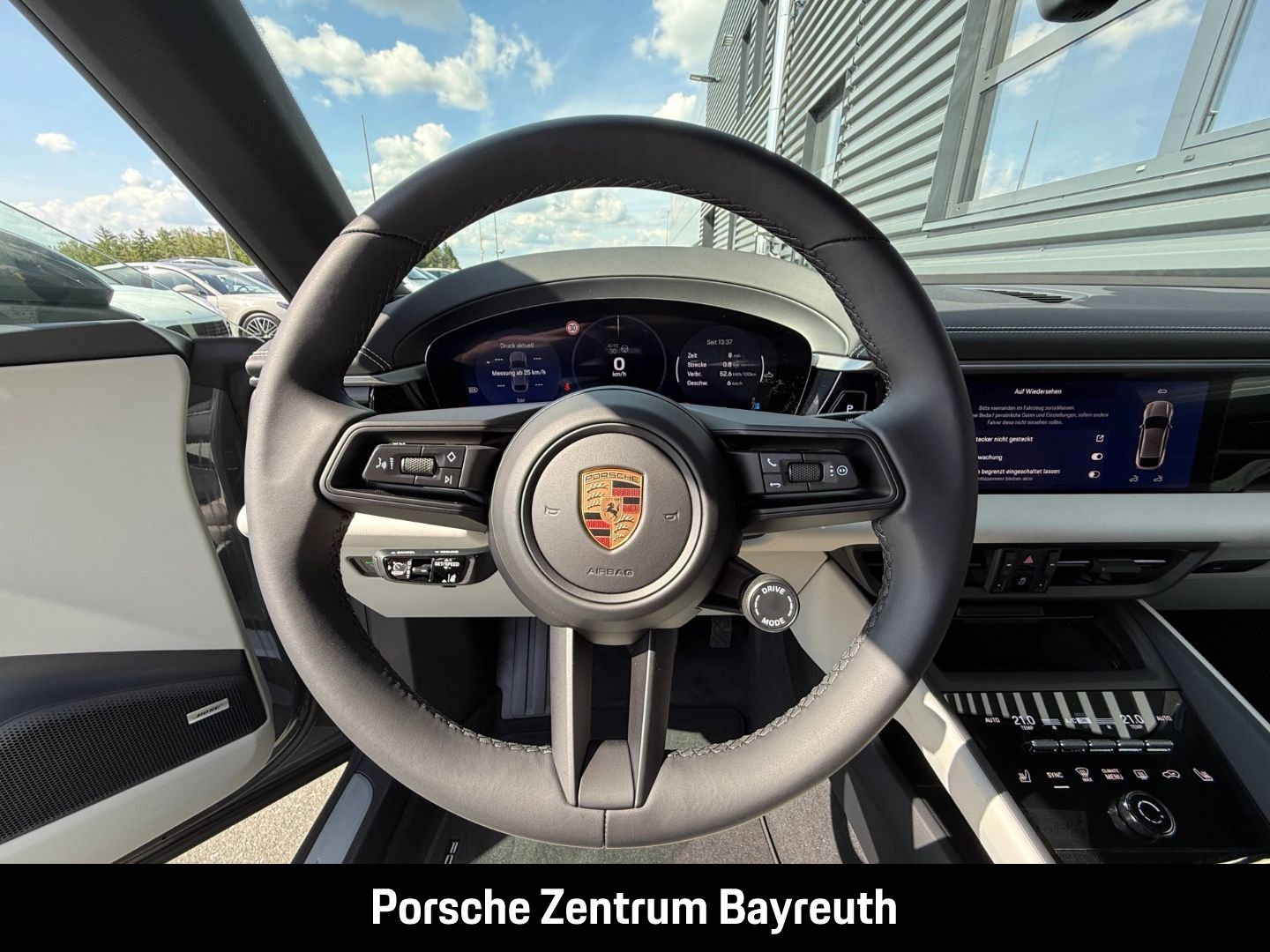 Porsche Macan 4 *AHV*MATRIX*INNO*HEADUP*BOSE*LUFTFEDER*