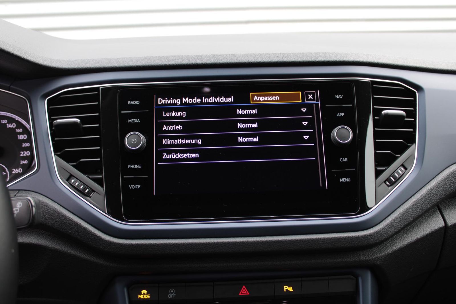 Volkswagen T-ROC United 1.5TSI - Samsaru's Car Outlet