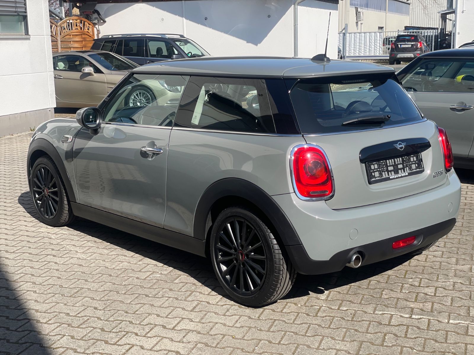 MINI Cooper - Samsaru's Car Outlet