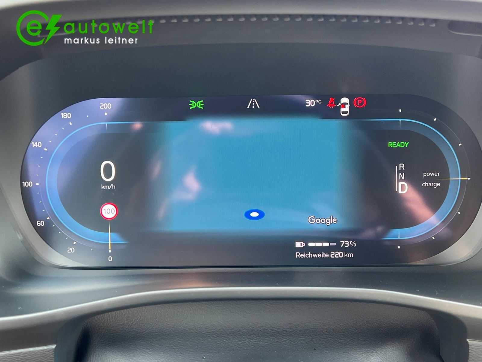 Volvo XC40 Recharge P8 AWD R-Design - Samsaru's Car Outlet