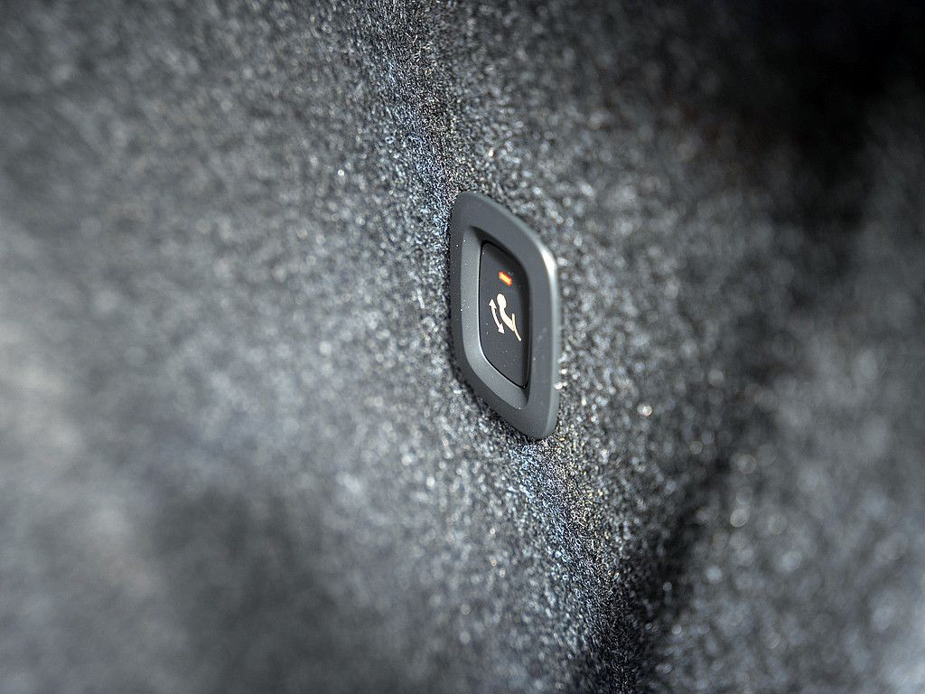 Volvo XC40 B3 Ultra Black Edition AHK PANO 360°