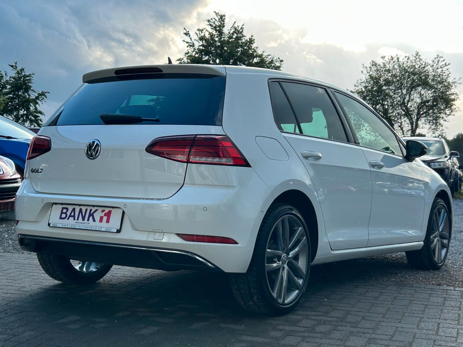 Volkswagen Golf VII Lim. IQ.DRIVE - Samsaru's Car Outlet