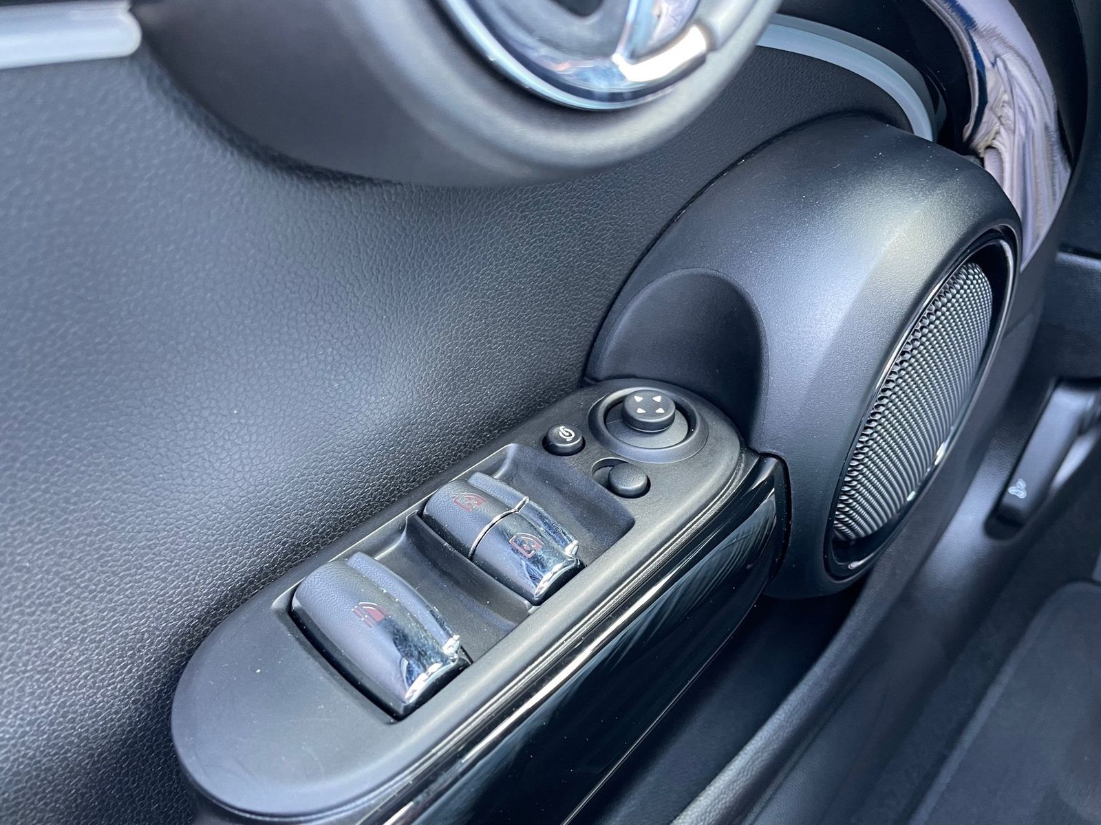 MINI Cooper - Samsaru's Car Outlet