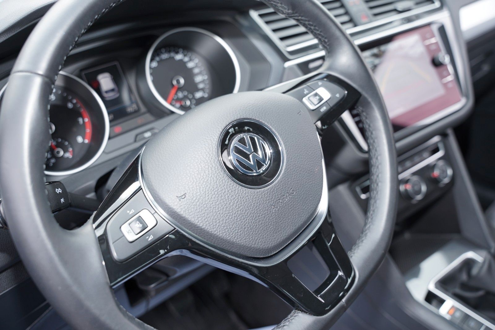 Volkswagen Tiguan 1.5-TSI ACT Comfortline - Samsaru's Car Outlet