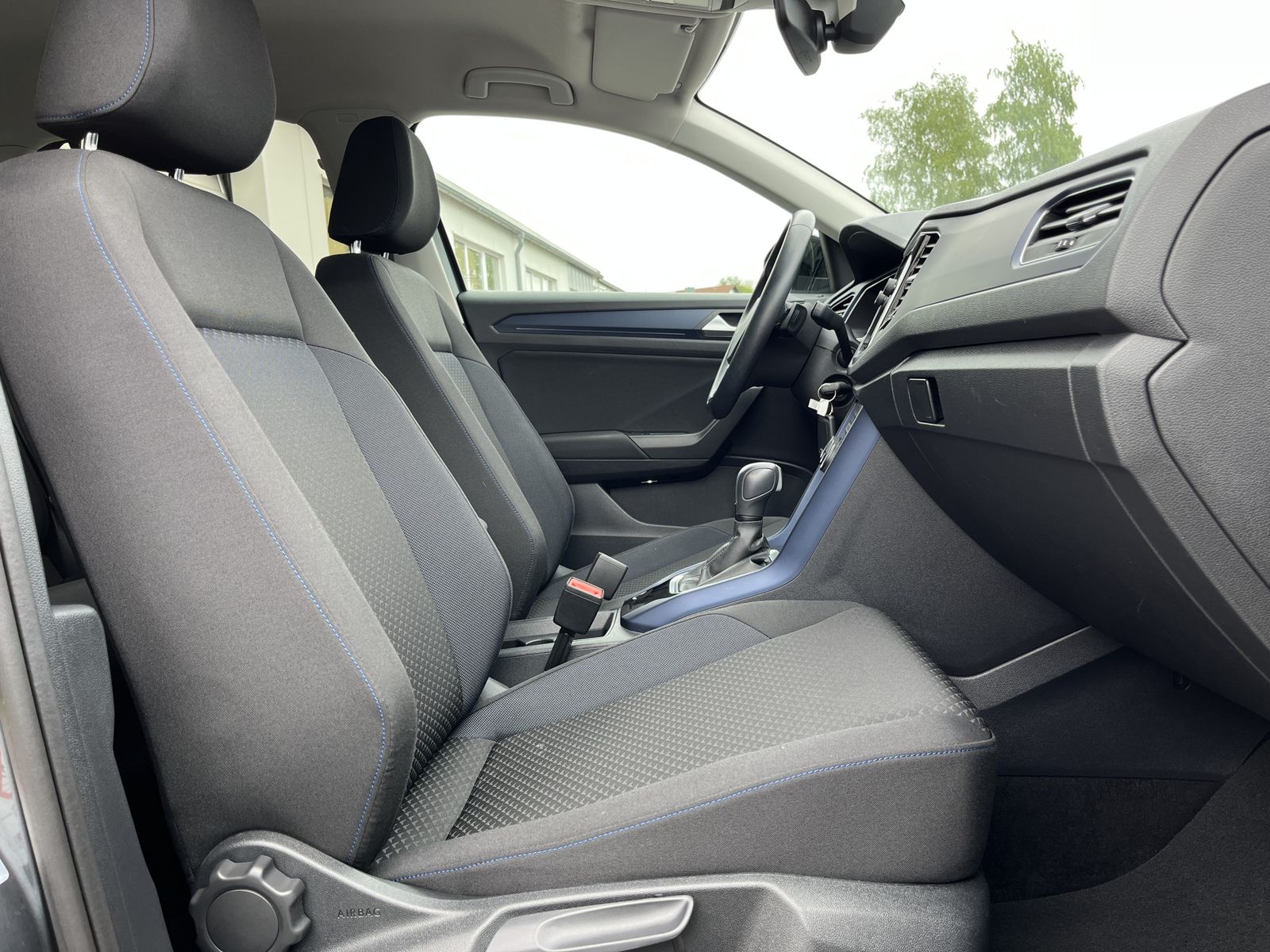 Volkswagen T-Roc 1.5 TSI DSG UNITED - Samsaru's Car Outlet