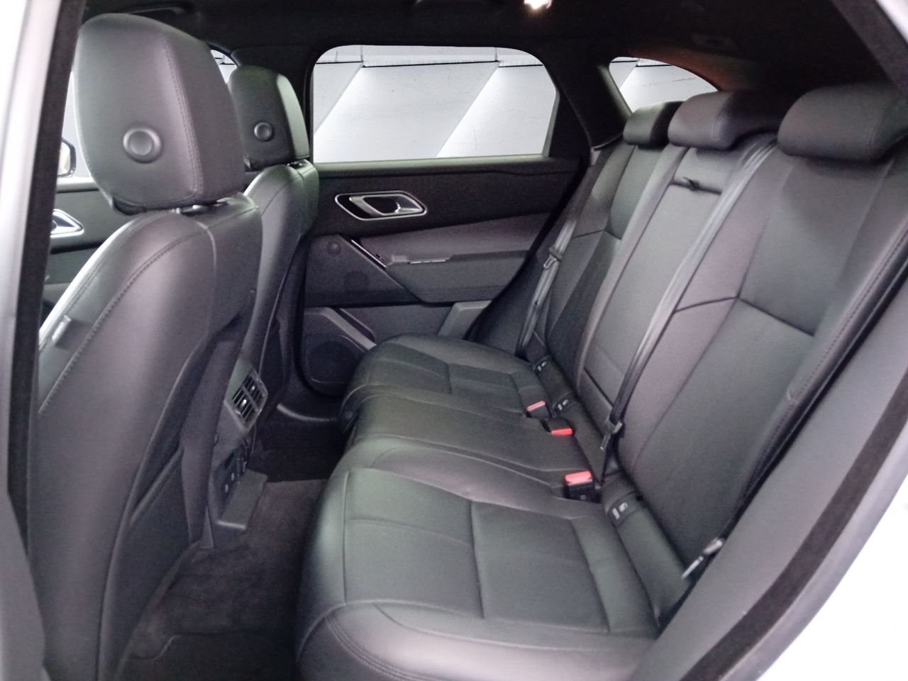 Range Rover Velar 2.0D I4 150kW Dynamic SE 4WD - Samsaru's Car Outlet
