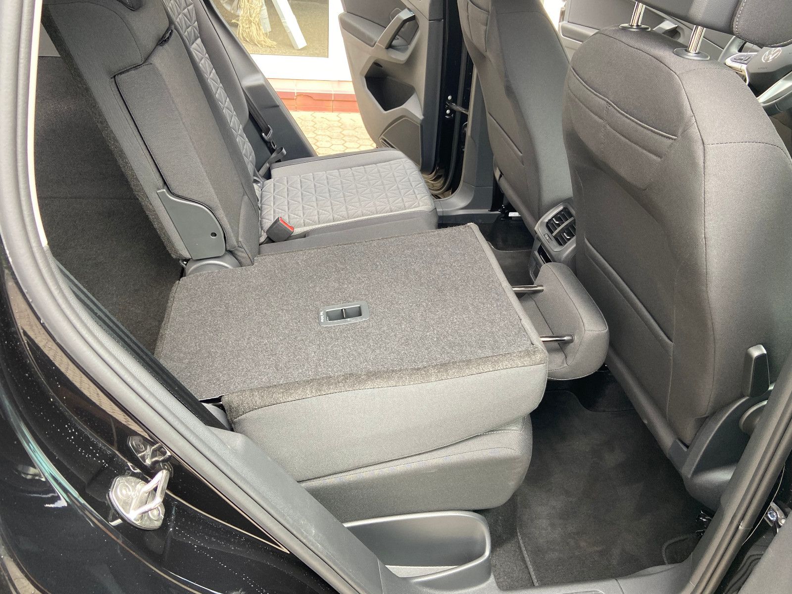 Volkswagen Tiguan Life - Samsaru's Car Outlet