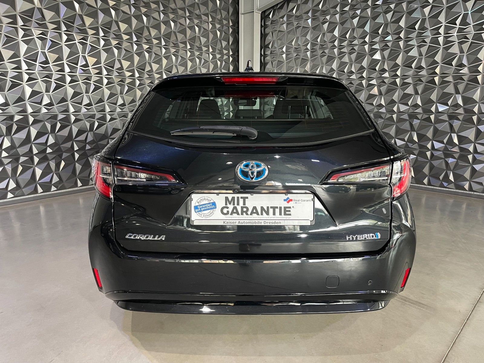 Toyota Corolla Touring Hybrid - Samsaru's Car Outlet
