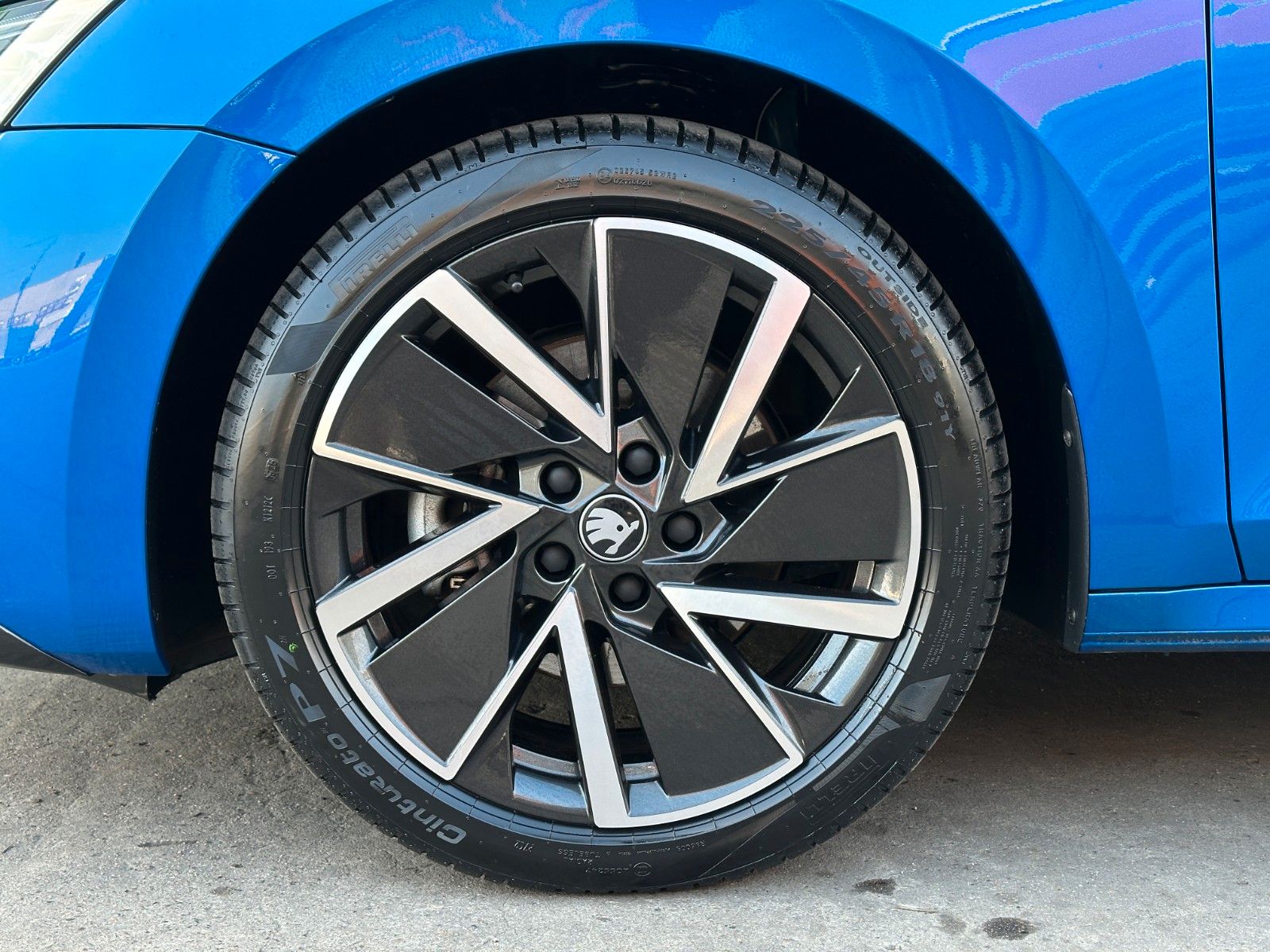 Skoda 2.0TSi 4x4 Sportline NAVI KAMERA eHK LM18"AHK
