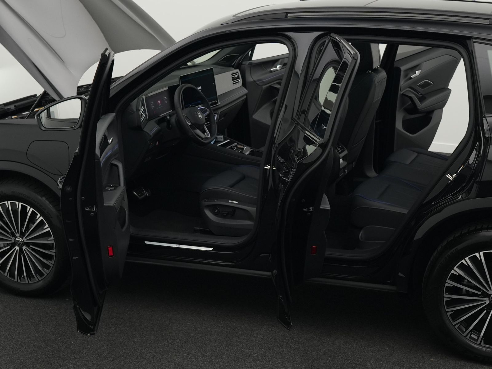 Volkswagen Tiguan R-Line 1.5TSI eHybrid IQ.LIGHT*HARMAN*20"