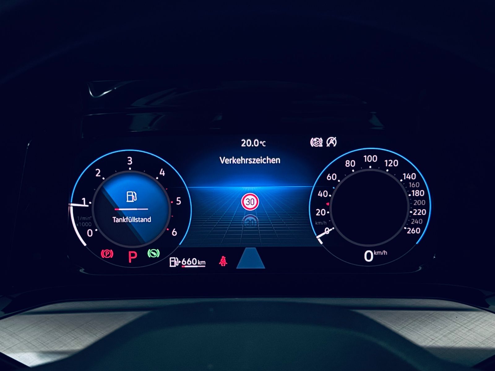 Volkswagen Golf VIII Life 2.0 TDI - Samsaru's Car Outlet