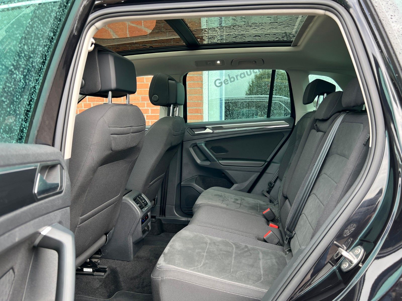Volkswagen Tiguan Elegance TDi DSG - Samsaru's Car Outlet