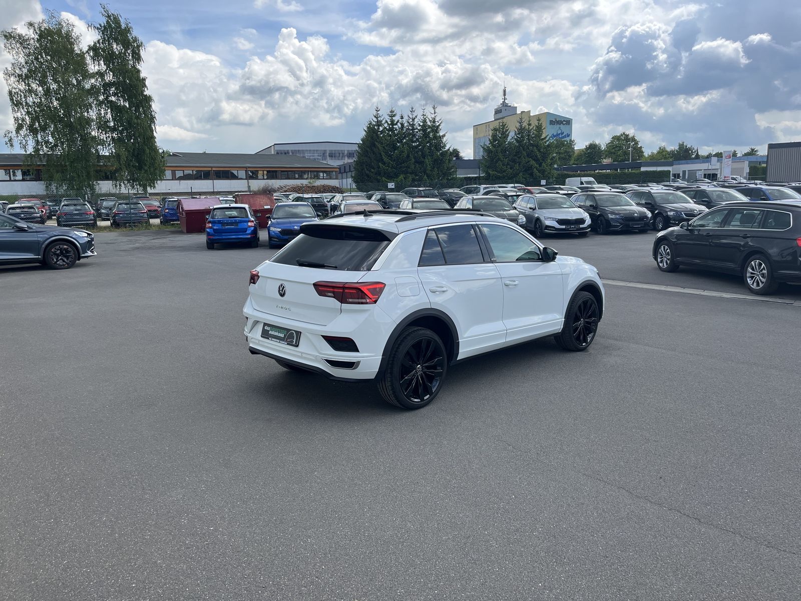 Volkswagen T-Roc 2.0 TDI DSG R-Line - Samsaru's Car Outlet