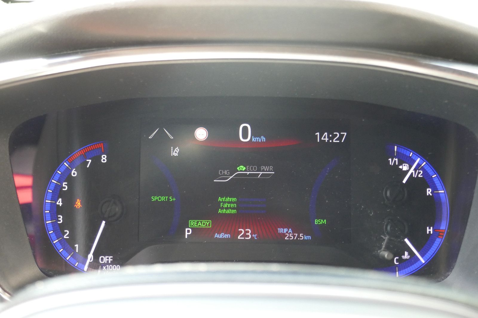 Toyota Corolla 2.0 Hybrid Lounge - Samsaru's Car Outlet
