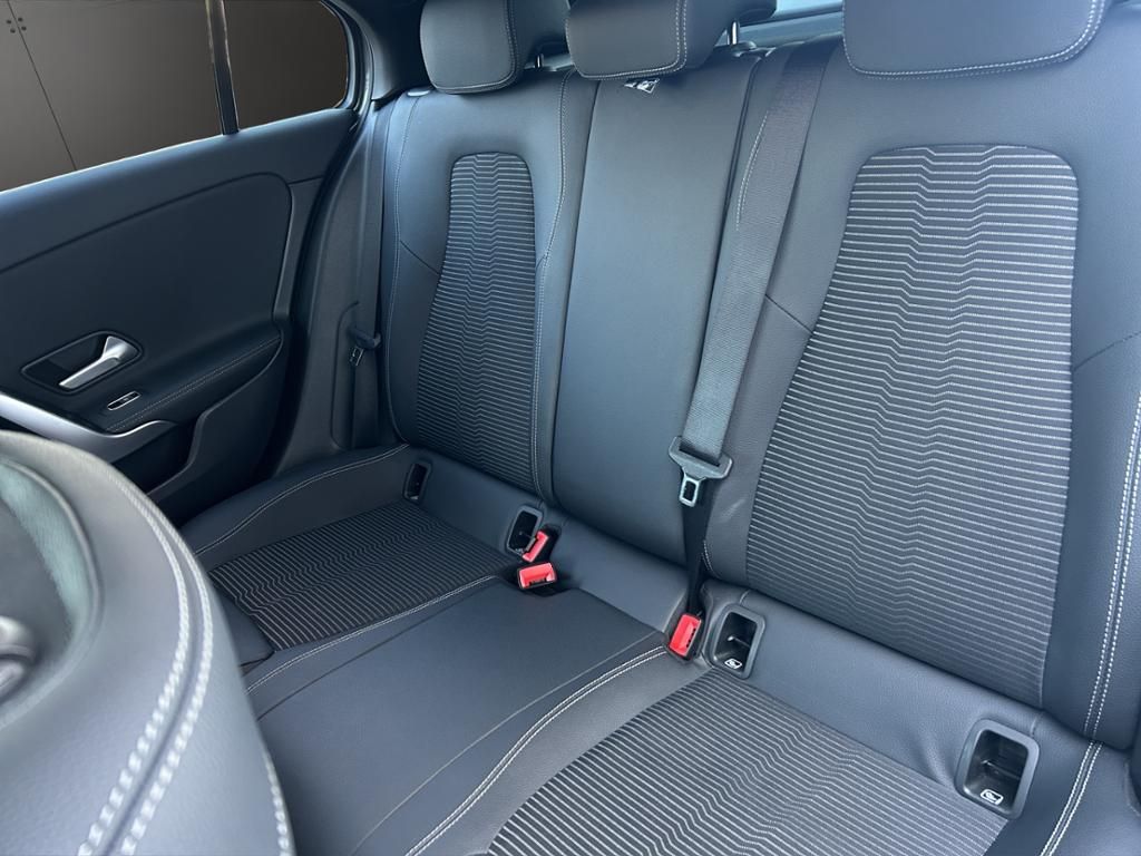 Mercedes-Benz A 180 - Samsaru's Car Outlet
