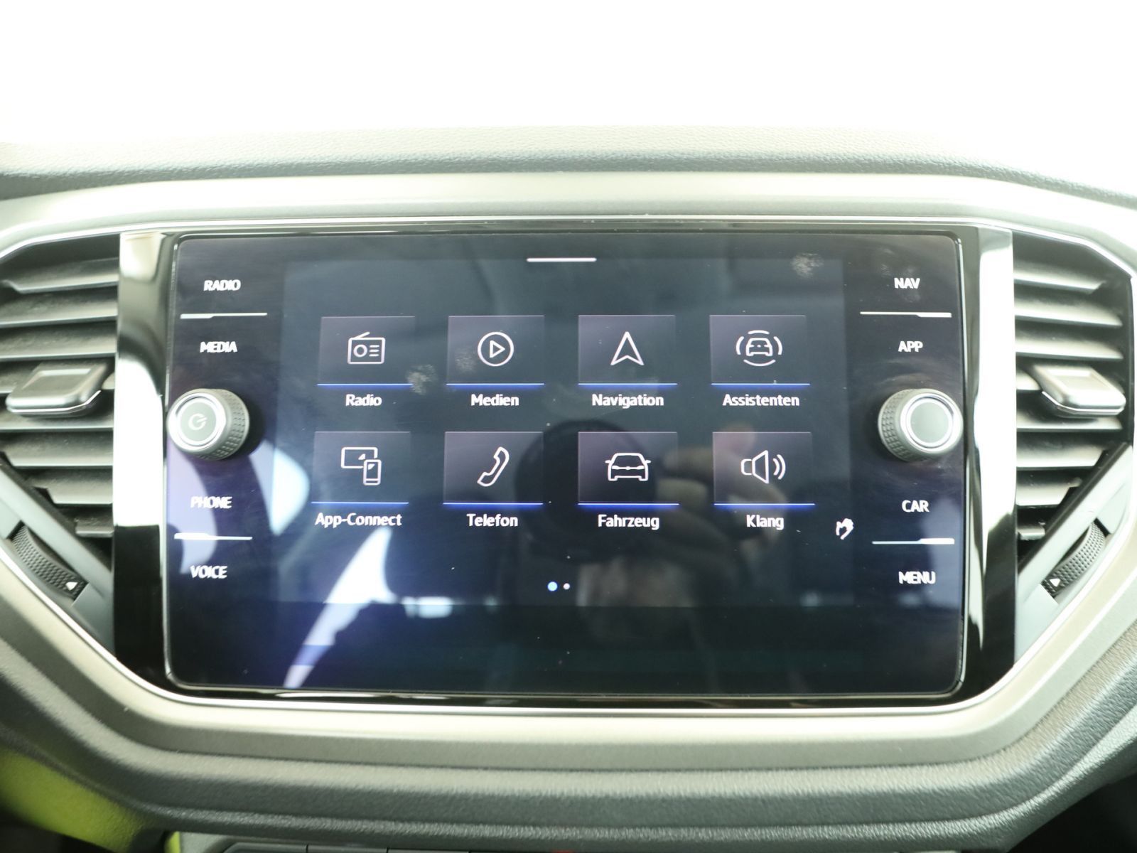 Volkswagen T-Roc 1.5 TSI Style - Samsaru's Car Outlet