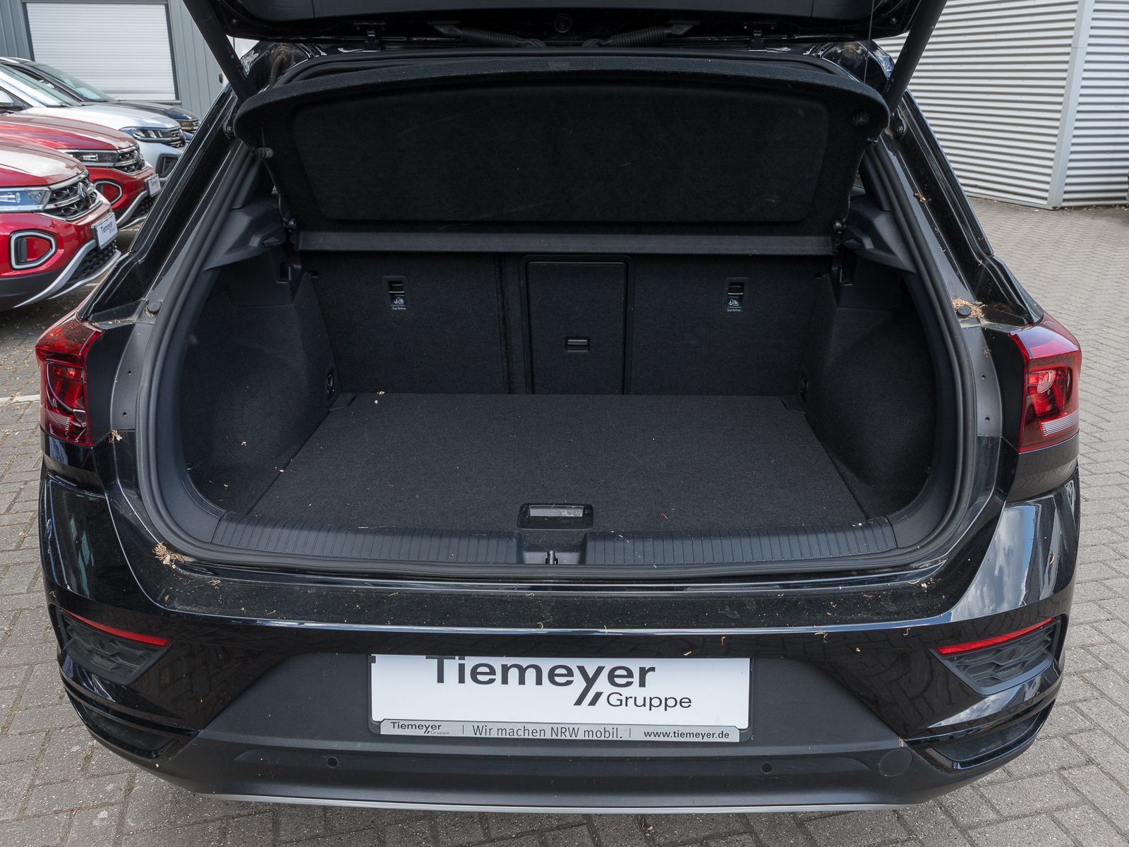 Volkswagen T-Roc 1.5 TSI SPORT BLACK - Samsaru's Car Outlet