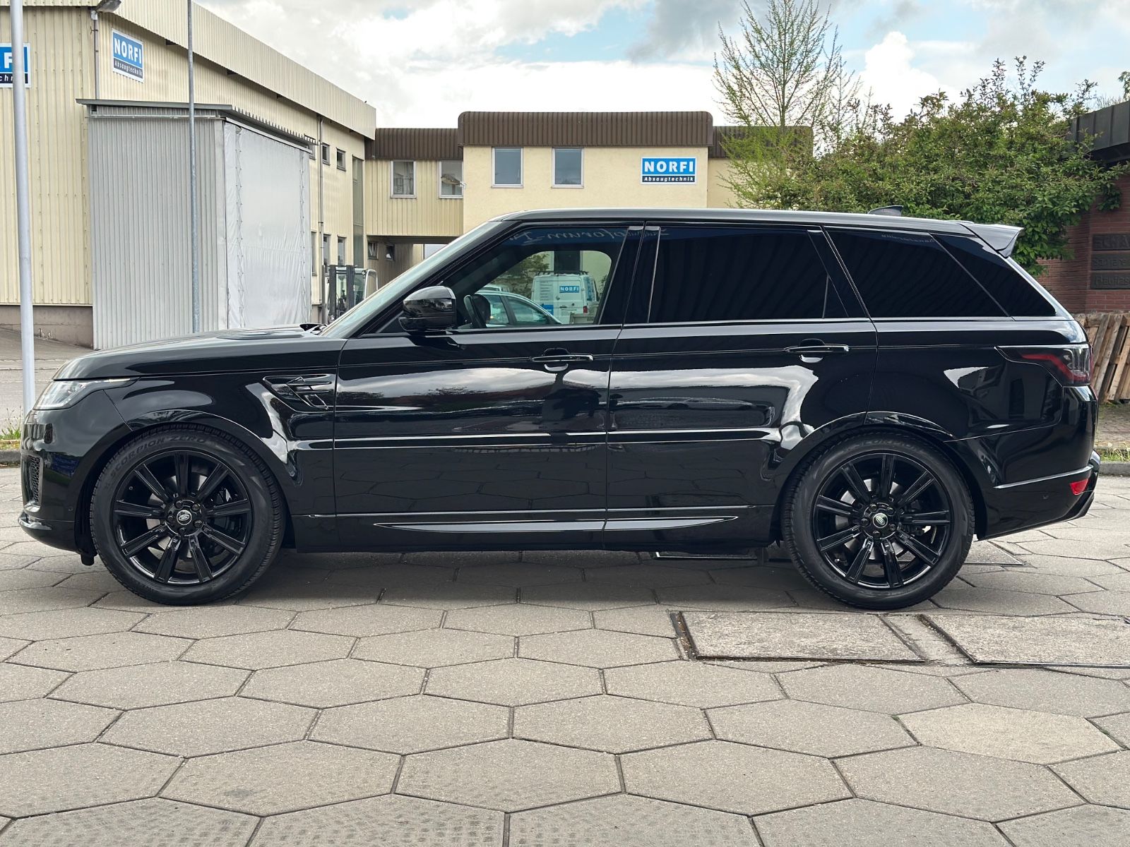 Range Rover Sport - Samsaru's Car Outlet