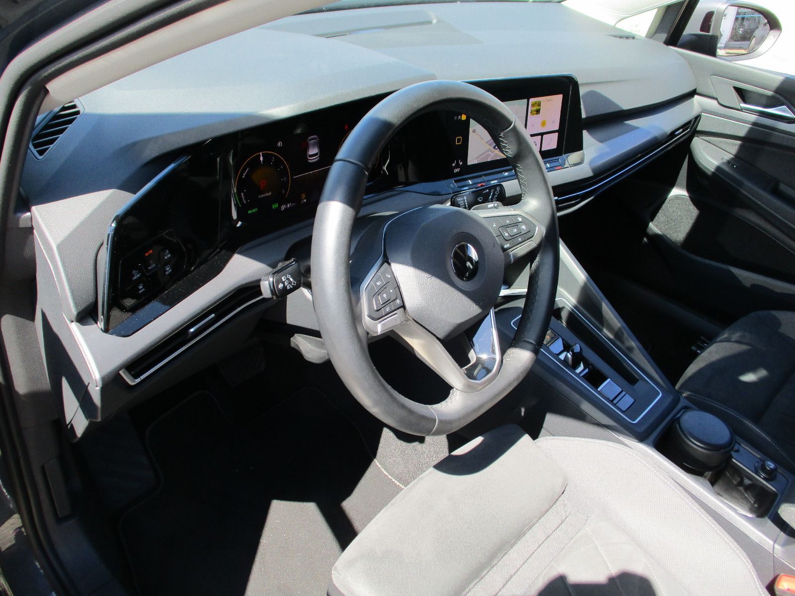Volkswagen Golf VIII Style eHybrid DSG - Samsaru's Car Outlet