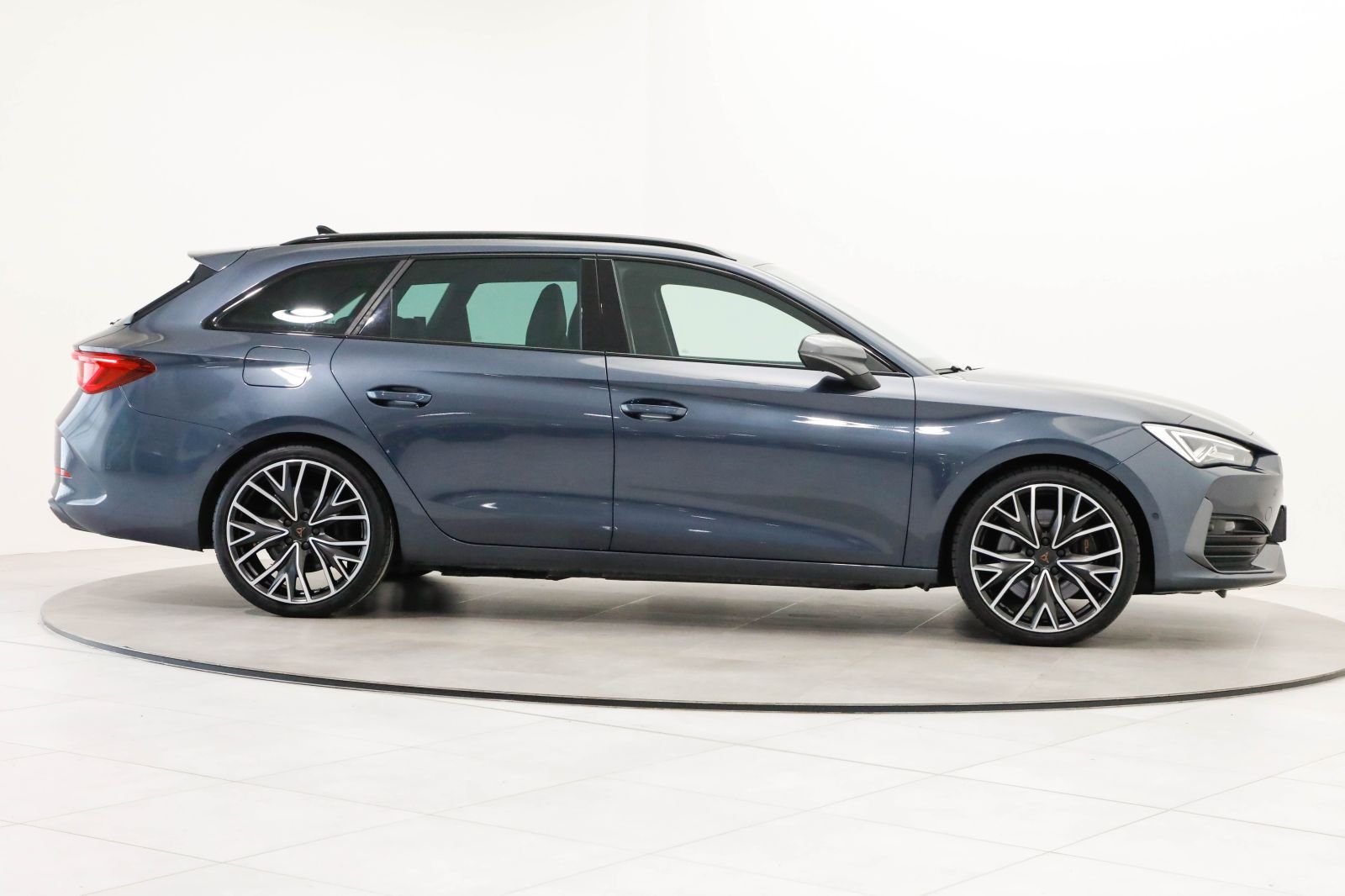 Seat Leon ST 1.4 eTSI DSG VZ AHK SHZ ACC Kam. Beats